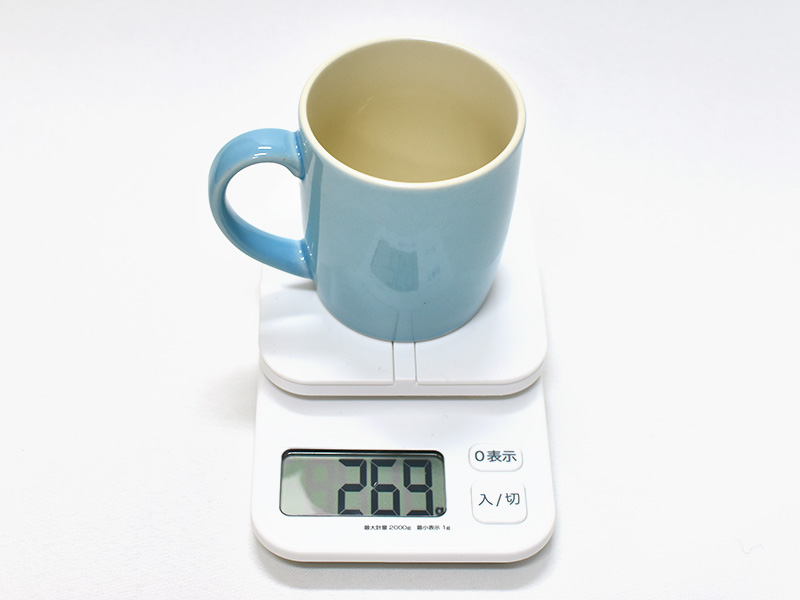 やや大きいめの長財布と同じくらいの重さのもの1