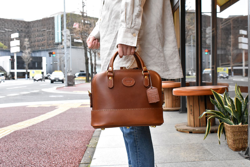 MINIビジネスショルダー着用