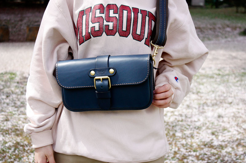 一本ベルトのクラシックボディバッグ(F-4) ネイビー仕様