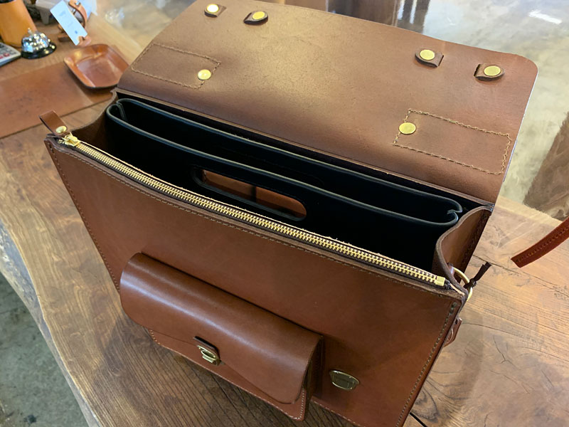 手持ちもできるバッグインバッグ・横型(S-3-Y) バッグに収納