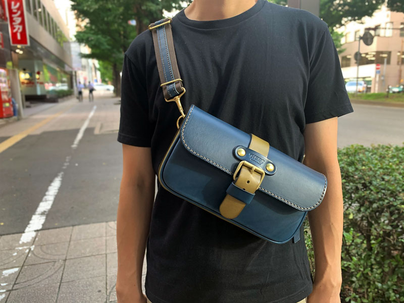 一本ベルトのクラシックボディバッグ(F-4)　ネイビー仕様