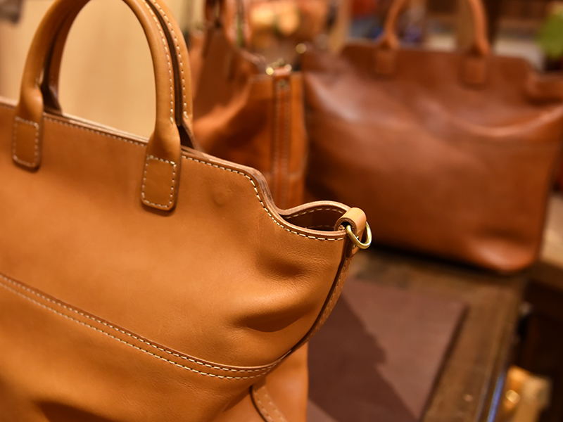 2wayトート(T-8)の上部フチが抉れている様子