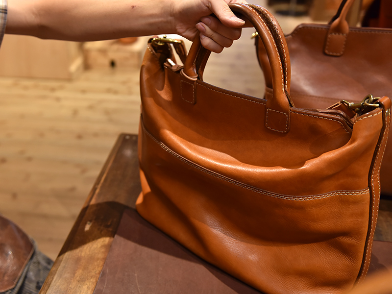 使い込んでエイジングした2wayトート(T-8)の様子