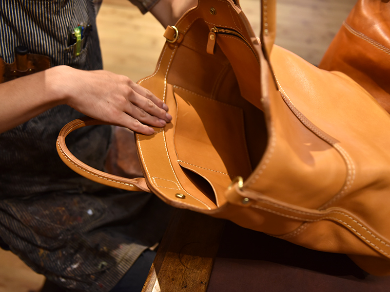 2wayトート(T-8)の分割ポケットの様子