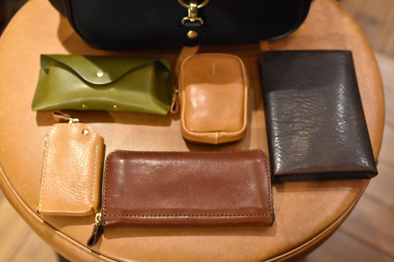 クマヅミボストン 前ポケット収納例