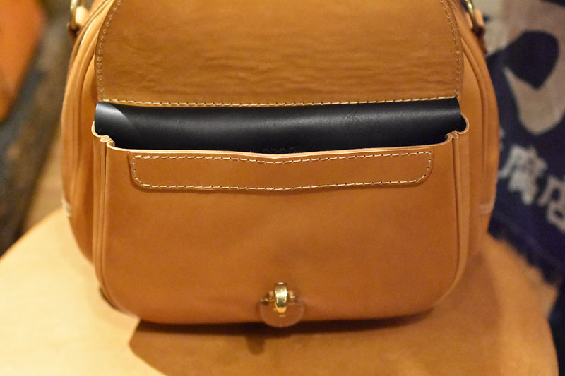 クマヅミボストン 前ポケットクラッチバッグ収納