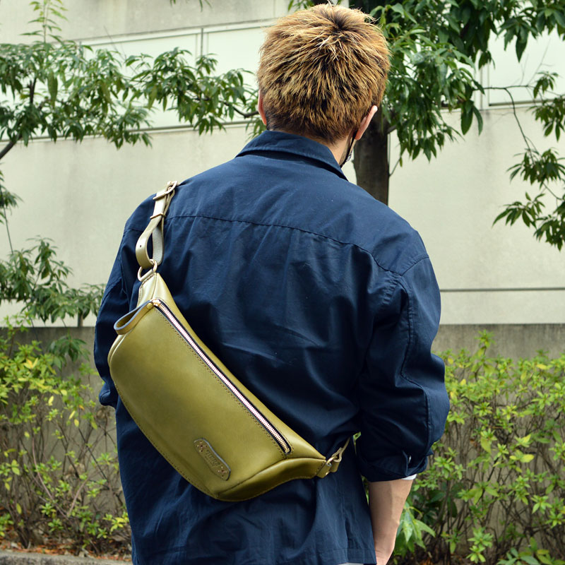 立体マチ・ボディバッグ(F-5) メンズ着用