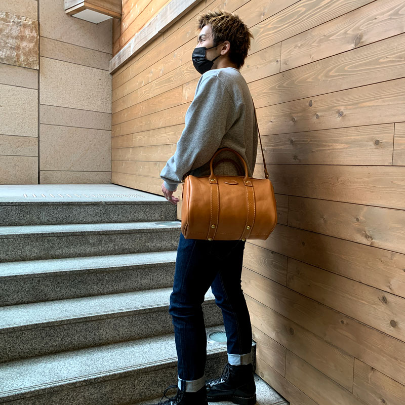 ファスナータイプ・ボストンバッグ(V-23)　SSサイズメンズ着用