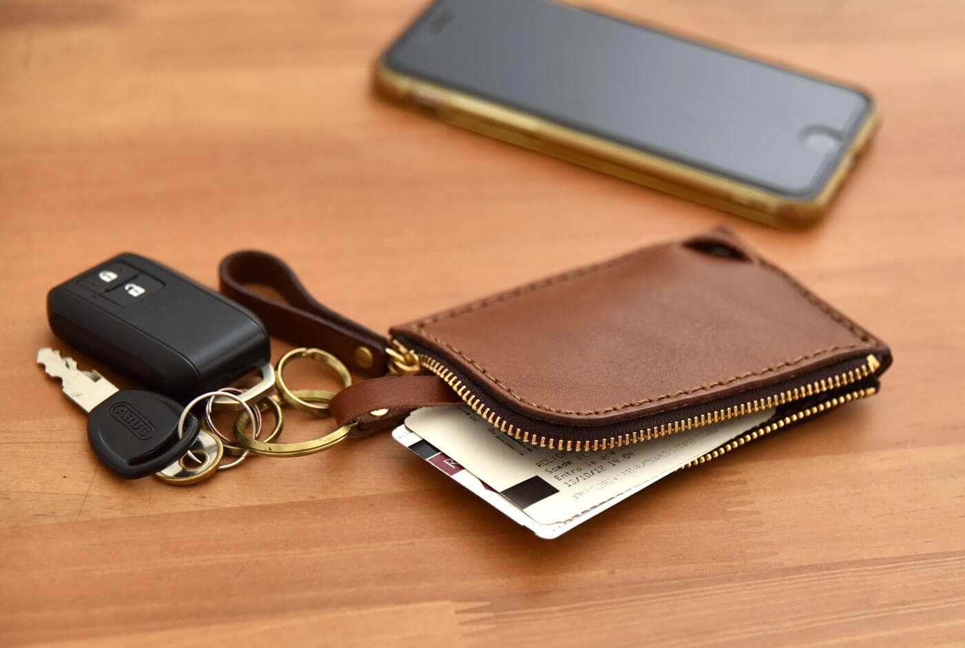 持つ人が増えているカードキーケースとは