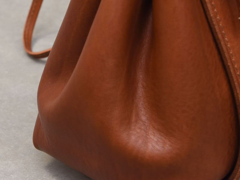 ボッタラートナチュラーレ革アンバー