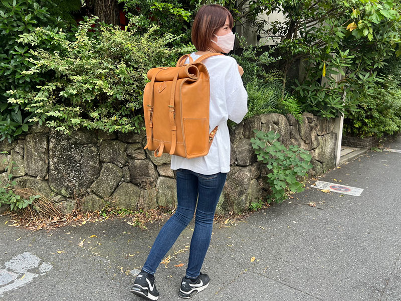 ロールトップバックパック(R-19) レディース着用