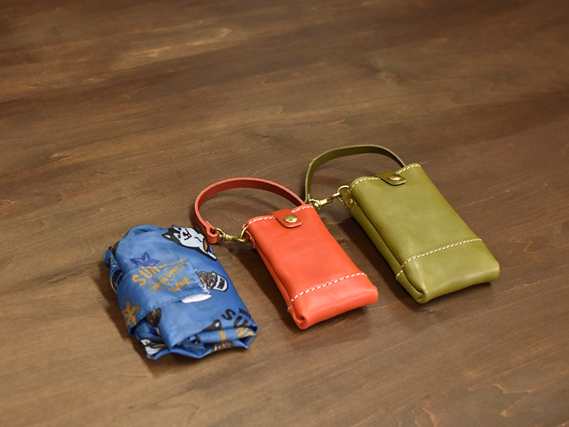 エコバッグ(青)とKM-142、SとM