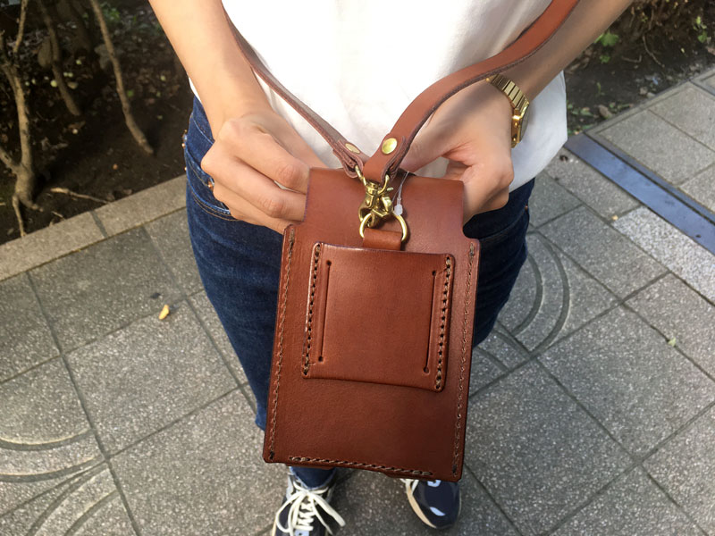 マルチスマホケース(KM-1)＋ショルダーストラップ(KO-20-15)　後面