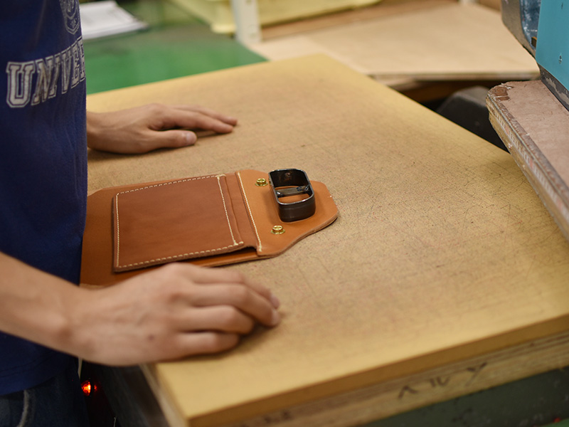 アーチハンドバッグ(Q-16)の取っ手くり抜き1