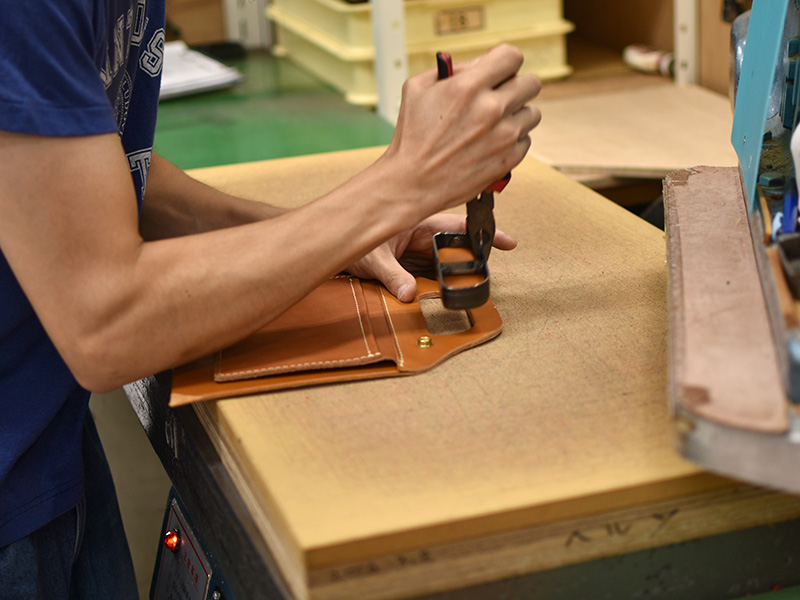 アーチハンドバッグ(Q-16)の取っ手くり抜き2