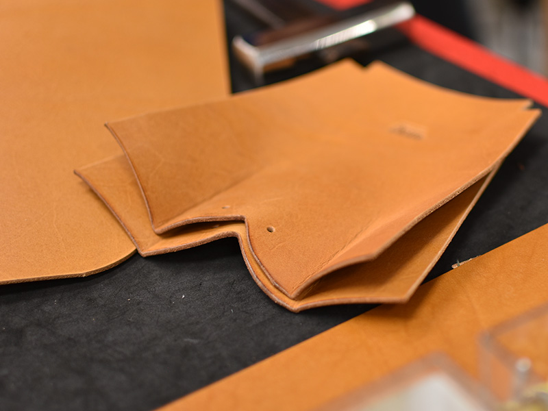 アーチハンドバッグ(Q-16)のマチに使用する革パーツ2