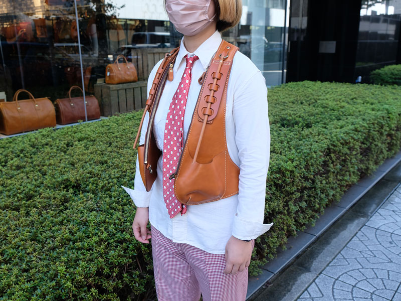 着る鞄・ベスト型(R-30) レディース着用