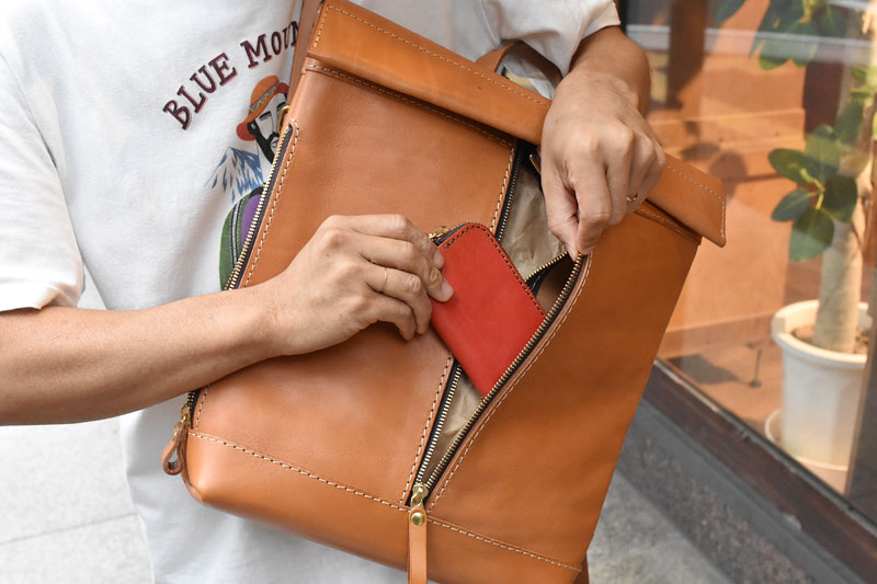 ブスタリュック 縦ファスナー取り出し