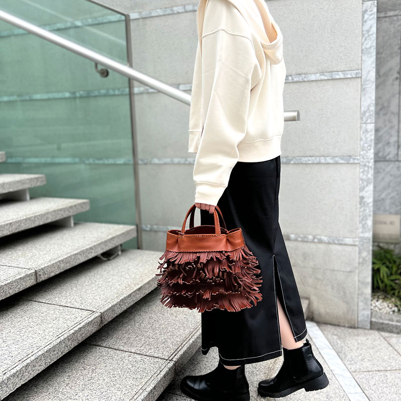 フリンジトート スタッフ泉着用3