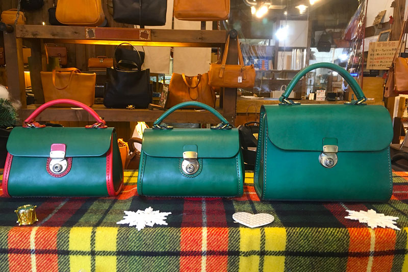ボトルグリーン　レディースバッグたち