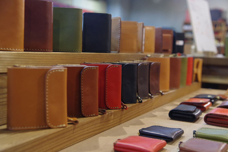 名古屋店 財布ディスプレイ1