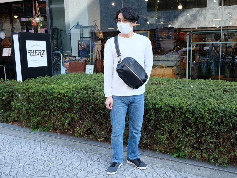 立体ポケットボディバッグ(F-9) メンズ着用