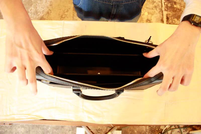 仕切り付きビジネスバッグ(AI-2318)　中身