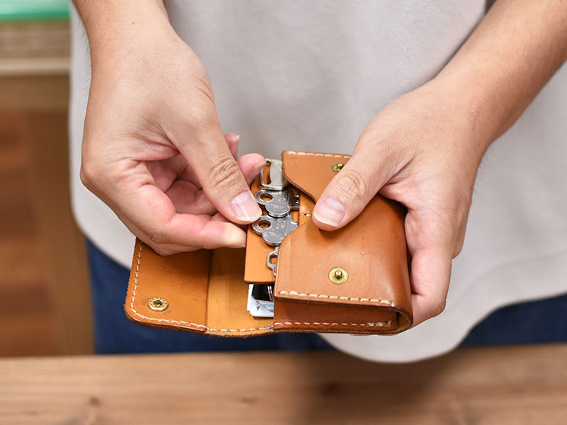 カード型のキーケース・4連(AI-2309)を収納1