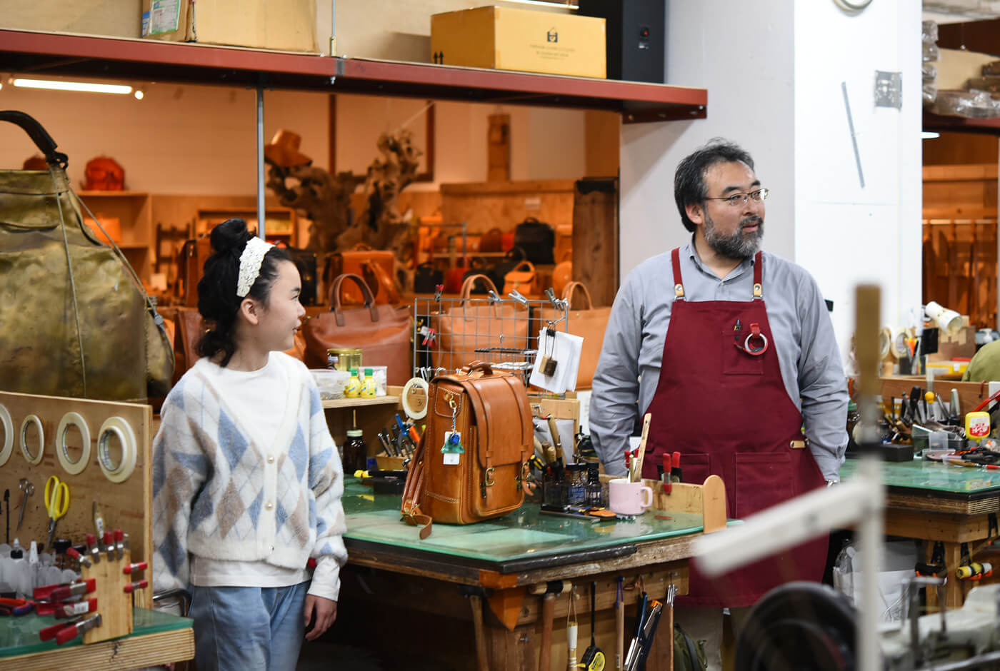 インタビュー前に作り手と工房見学