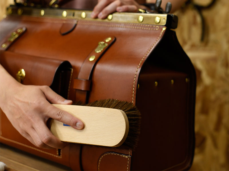 P-2にブラシ掛け