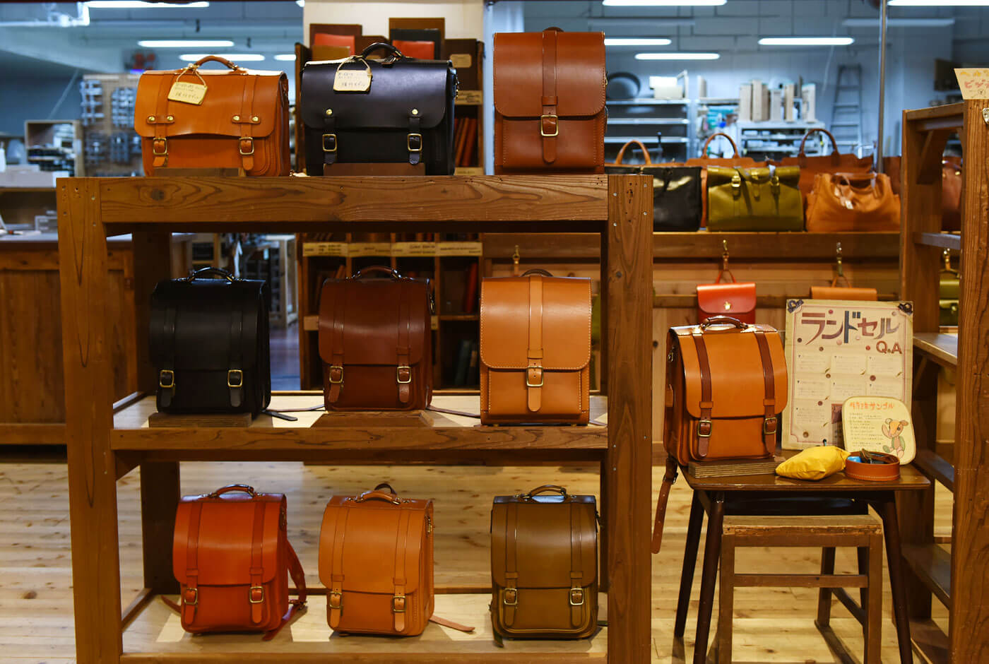 ランドセルはヘルツ各店舗でご試着できます