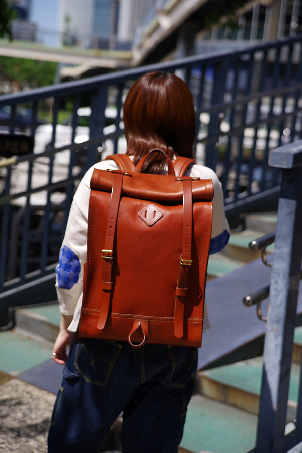 ロールトップバックパック(R-19)　レディース着用4