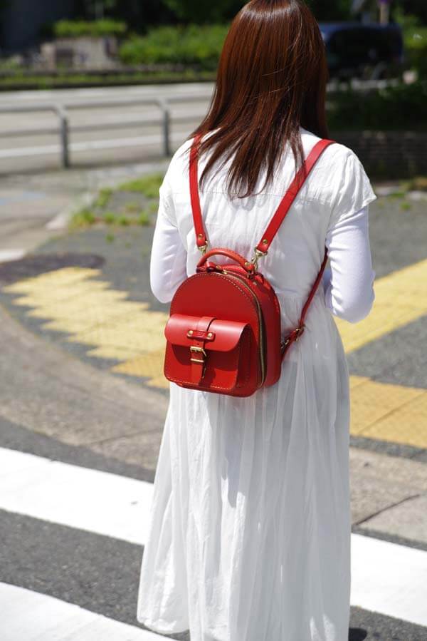 ミニチュアリュック(R-32)_RD着用3