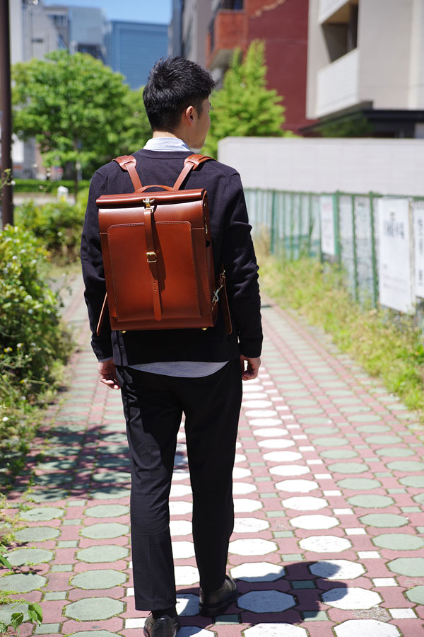 一本ベルトバレルリュック(R-26)　メンズ着用2