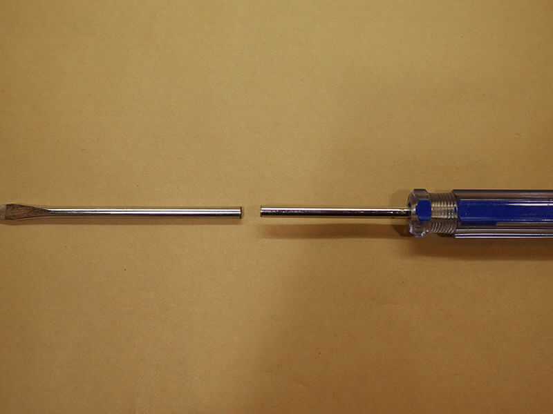 100均で買ってきたマイナスドライバー