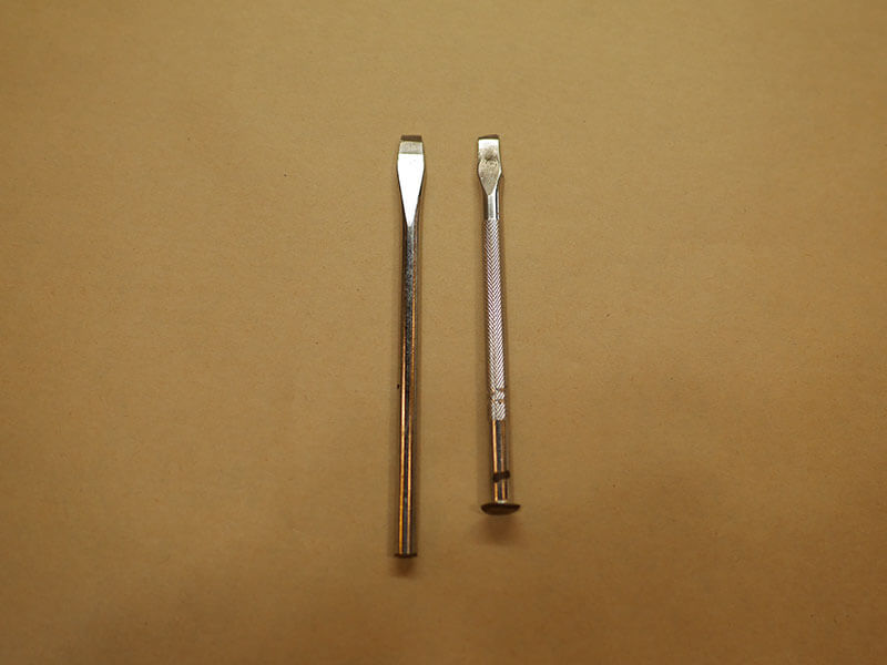 右がレザークラフトように売られている目打ち