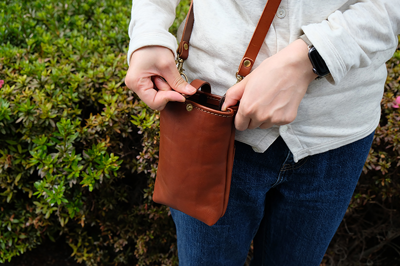 2wayスマホショルダー(CP-12)　ボタンオープン