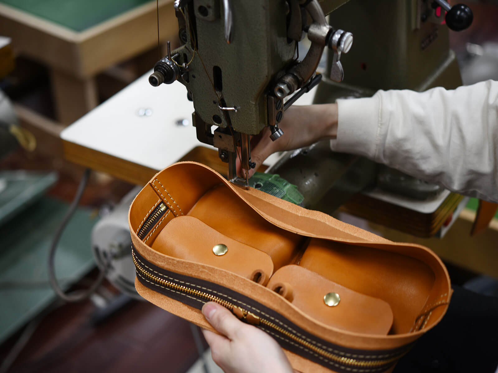 新作チェストバッグ(F-10)の製作風景を動画でご紹介