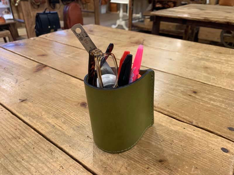 革のペン立て(KZ-89-1