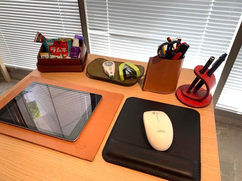 デスクの革小物を実際に使ってみた