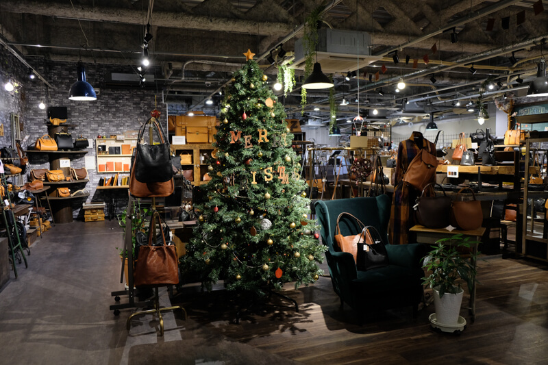 大阪店のクリスマスツリー