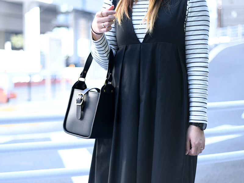 2wayレディースハンドバッグ(BE-2510)ブラック着用2