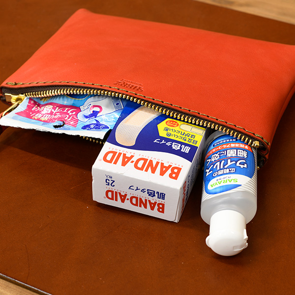 シンプルファスナーポーチ(KF-2)/Mサイズの収納例