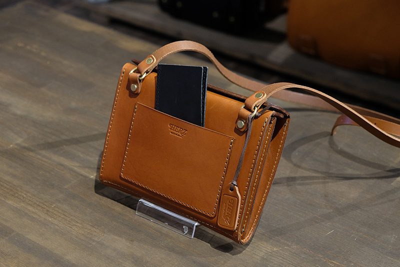 ヒラクポシェット(BE-2535)　後面