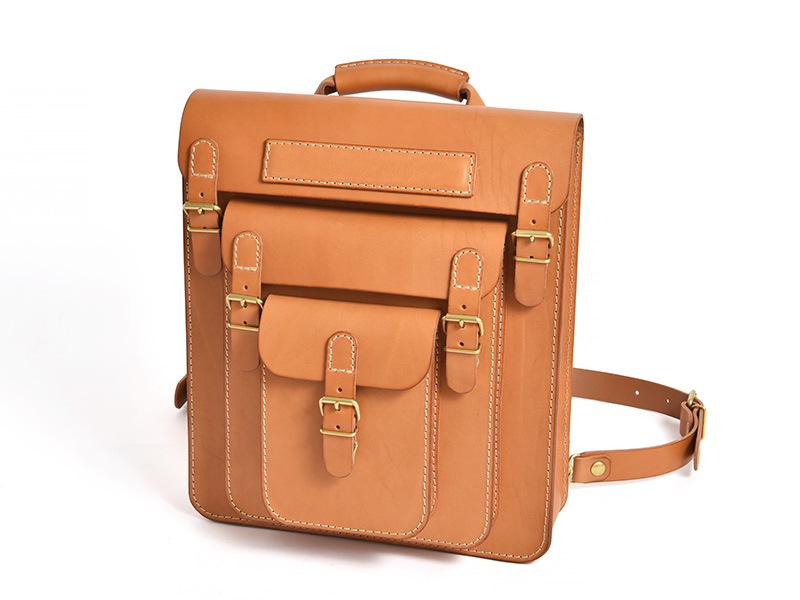 三つのかぶせと五本ベルトのリュック(SND12-04)