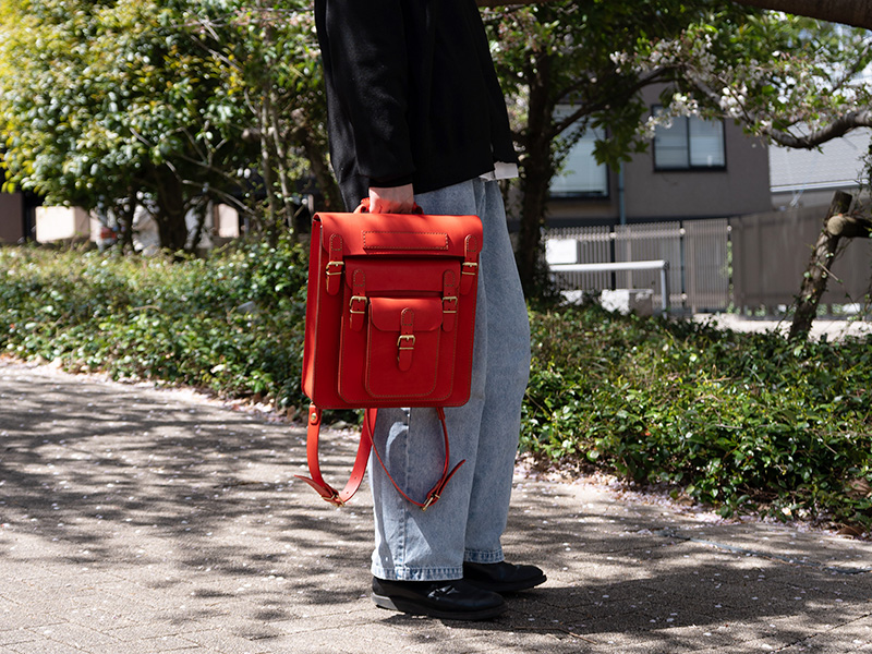 三つのかぶせと五本ベルトのリュック(SND12-04)　メンズ手持ち