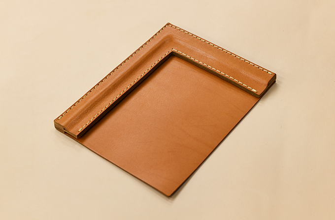 革の額縁試作サンプル