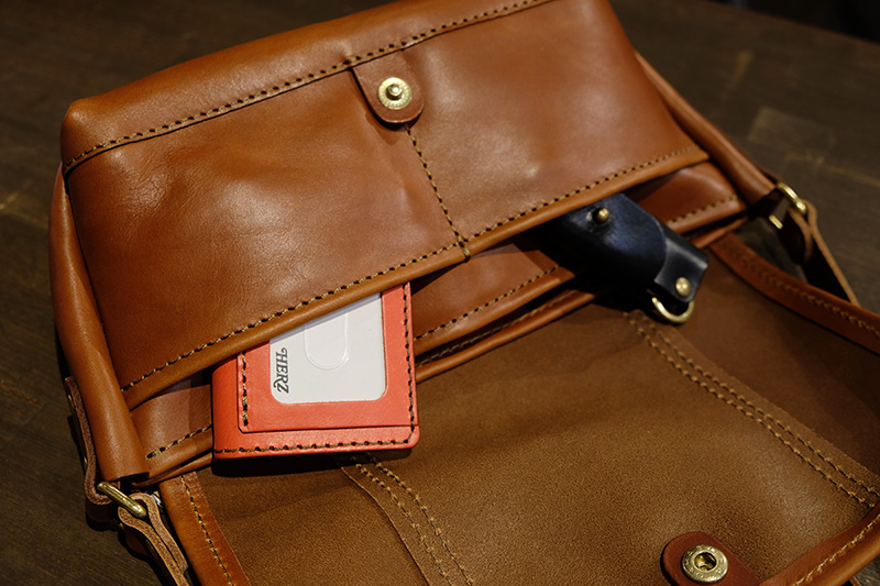 メッセンジャーバッグ(CM-100-S)　収納例