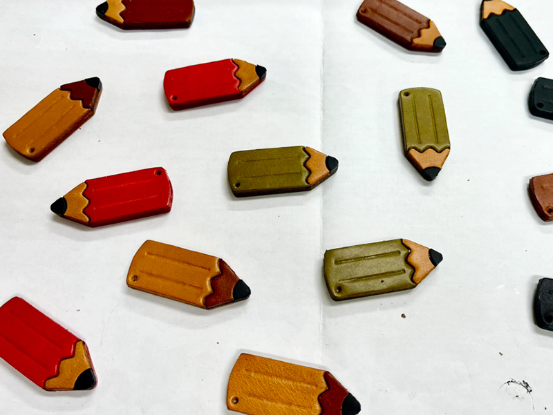 鉛筆キーホルダー(BE-2502)製作中