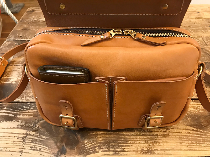 ホリデーウォーカー(BE-2541)　前ポケット収納例